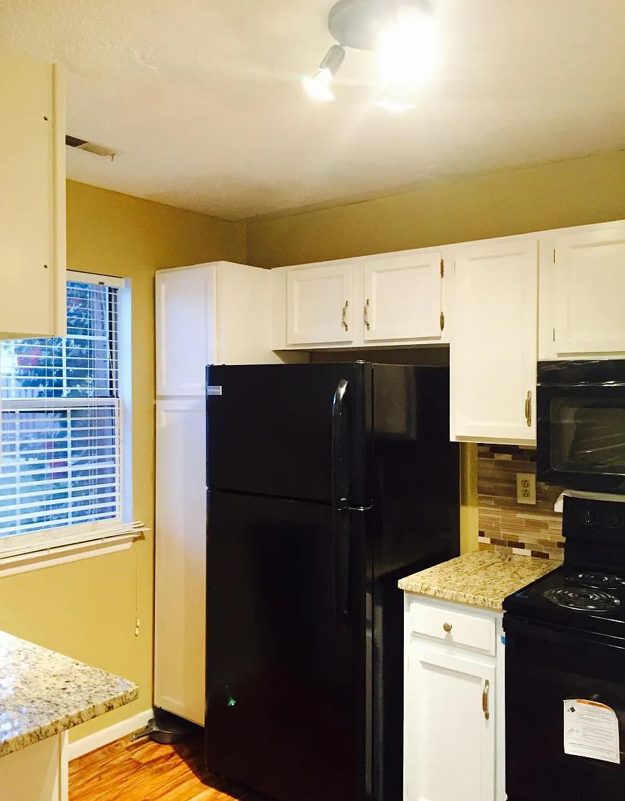 2 bed, 1050 sqft, $1,650 — Photo 3