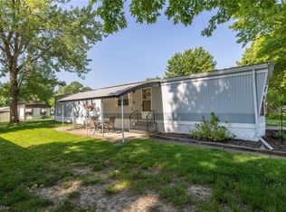 31 Parkway Dr, Olmsted Falls, OH 44138