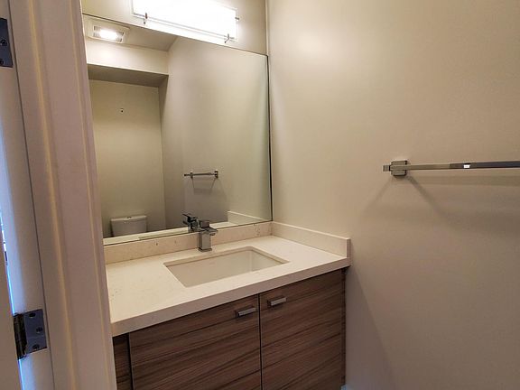 5th image of 2600 Harrison St APT 204