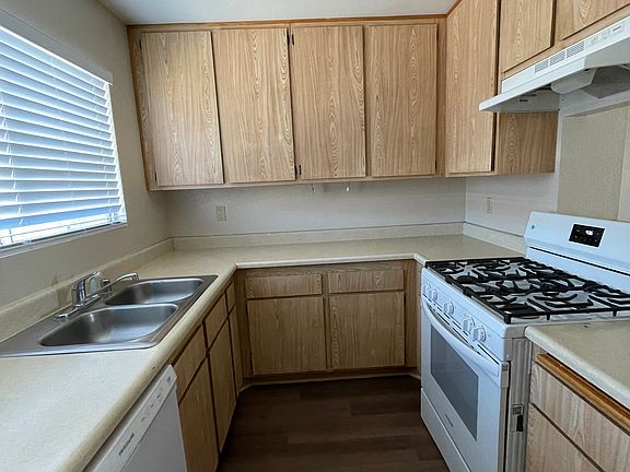 5th image of 57428 Lupine Dr APT 1