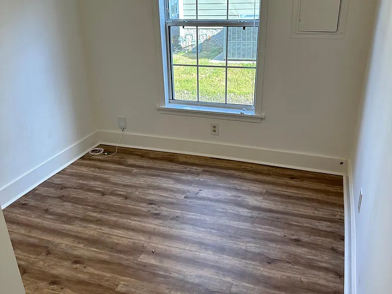 2411 Alameda St — Photo 10