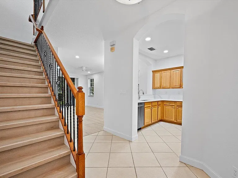 731 Duchess Ct — Photo 11
