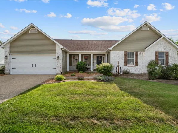 3574 Sky Hawk Dr, Shiloh, IL 62221