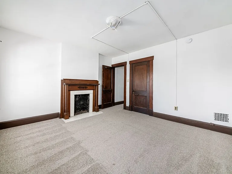 2245 Summit St #2 — Photo 24