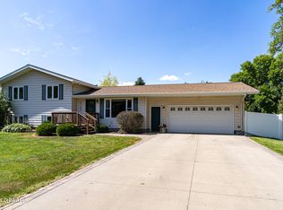 2102 Summerset Ct, Grand Forks, ND 58201