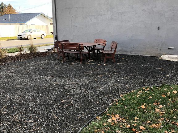 Community patio/BBQ Area