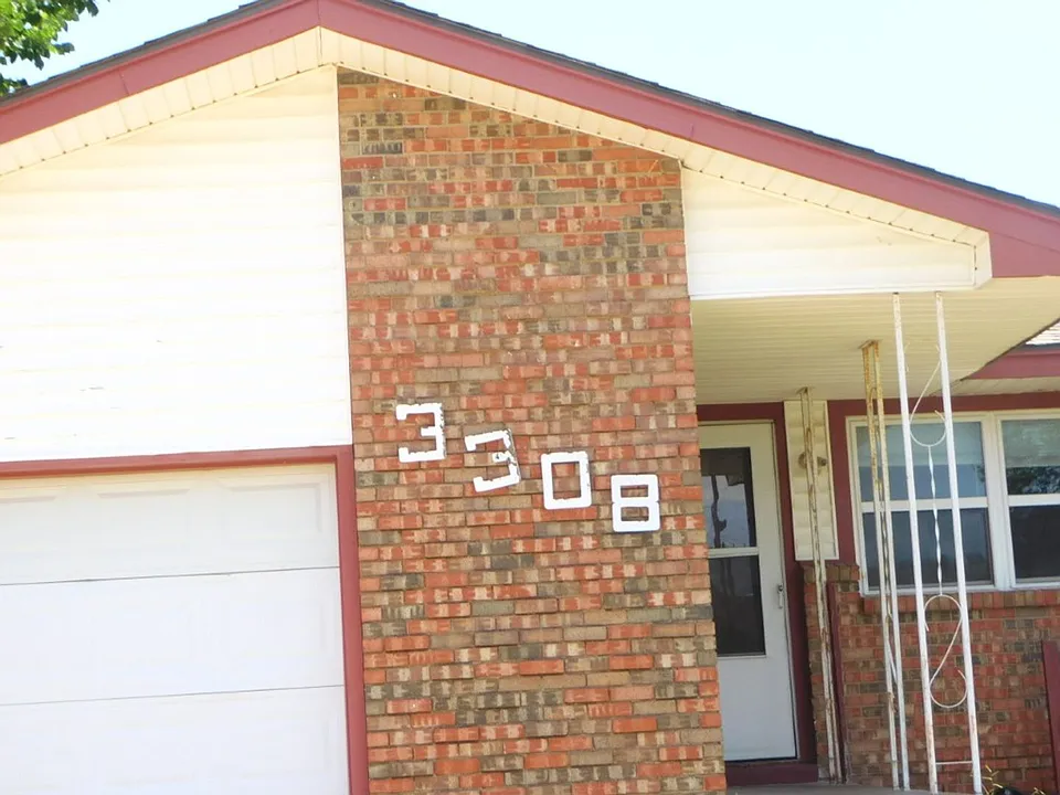 3308 SW Salinas Dr