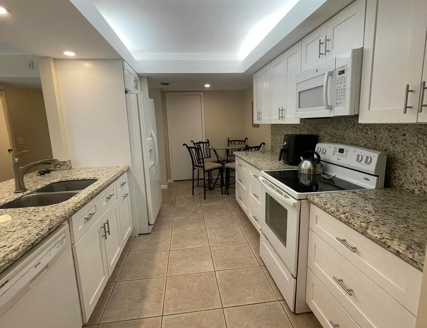 2 bed, 2.0 bath, 1175 sqft, $2,500 — Photo 2
