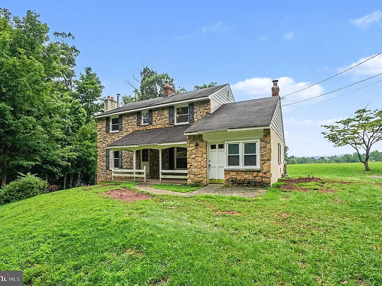 712 E Pine Ford Rd — Photo 3