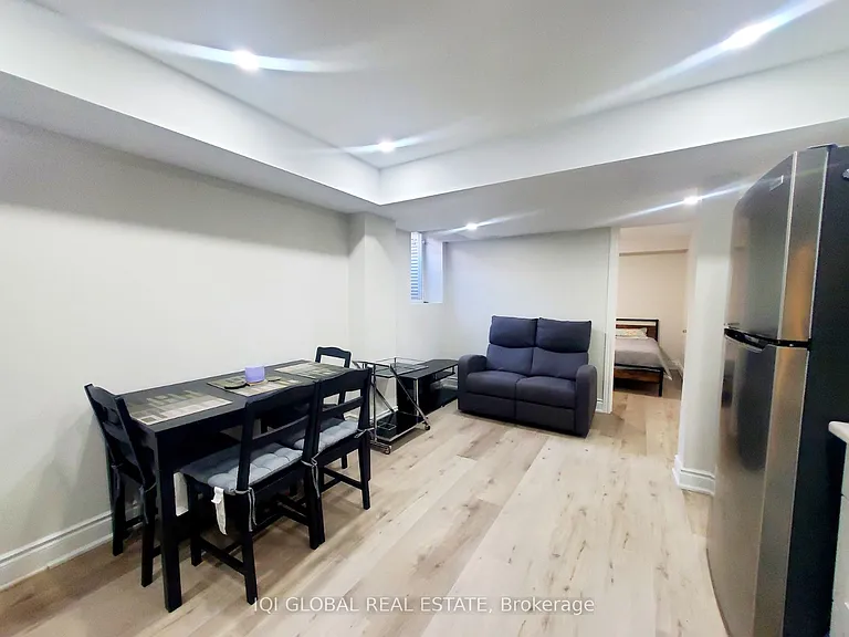 1332 Basswood Cres #BASEMENT — Photo 2