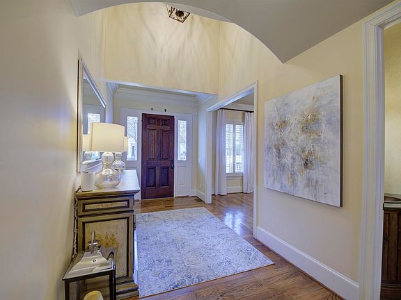 5th image of 633 Founders Park Dr W