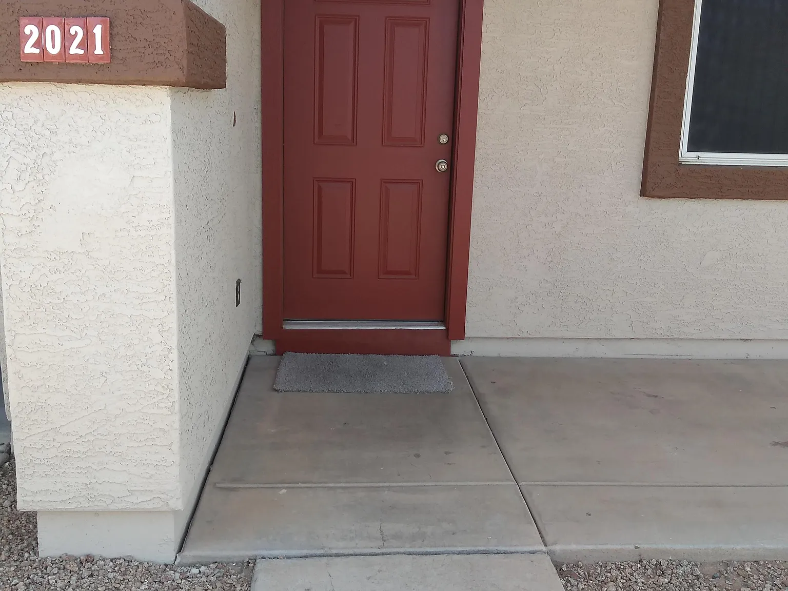 2021 N 103rd Dr — Photo 3