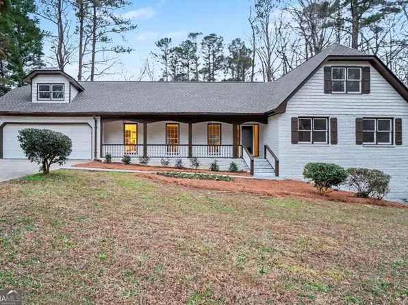 5464 Breathitt Dr SW, Lilburn, GA 30047