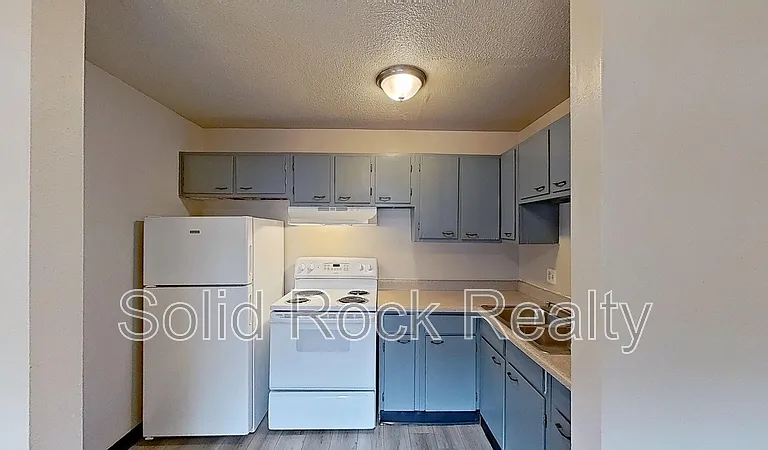 1411 S Corona Ave #5 — Photo 2