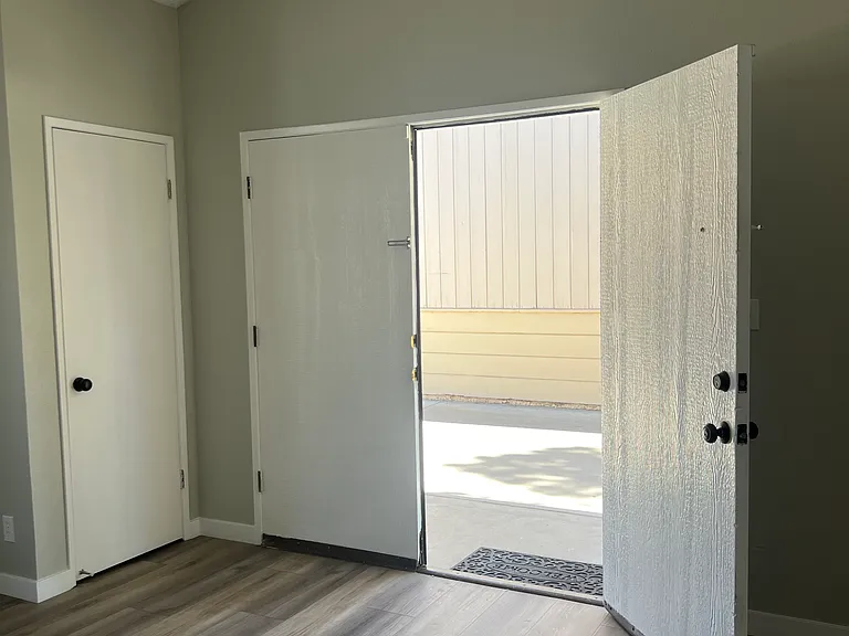 9210 Langdon Ave — Photo 3