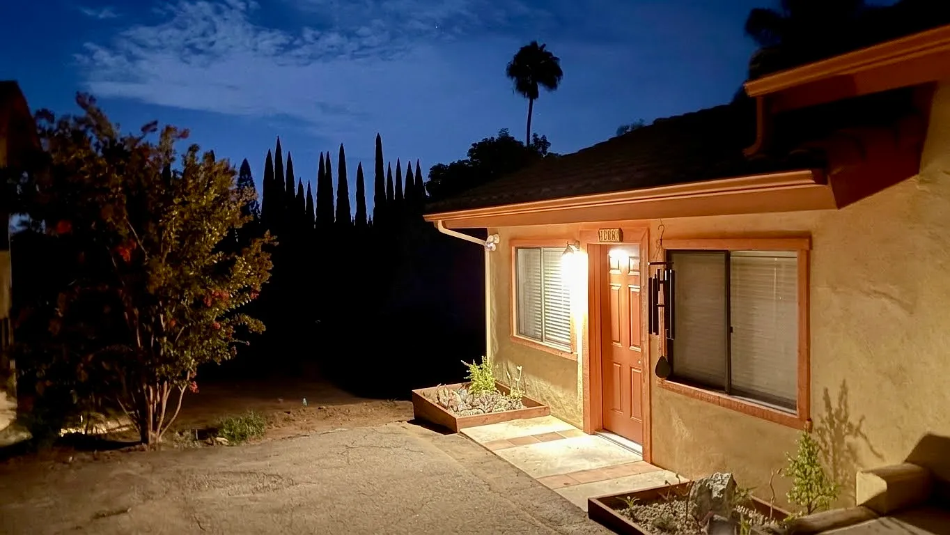 Studio, 420 sqft, $2,500 — Photo 2