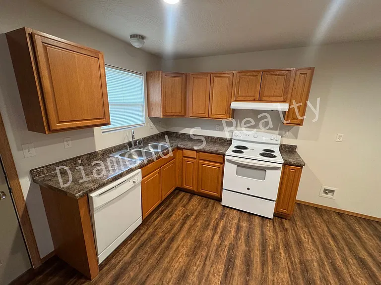 2214 N East Ave — Photo 12