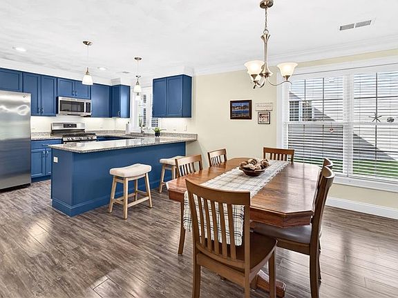 5th image of 26 Rivers Edge Dr