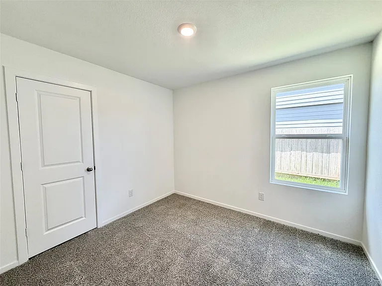 40839 Hawthorne Glades St — Photo 11