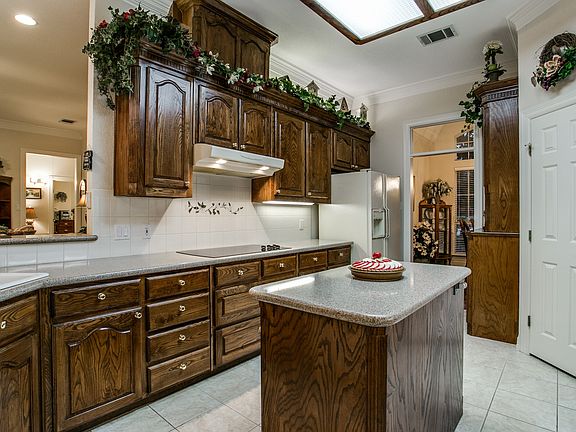 5th image of 110 Ashburne Glen Ln
