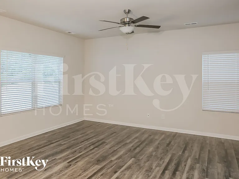 9534 Hamel St — Photo 5