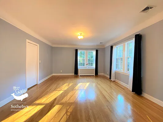 Rented by Daniel Gale Sotheby's International Realty | media 12