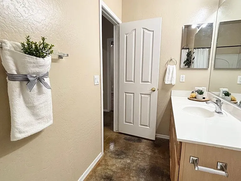 3147 E Vallejo Dr — Photo 28