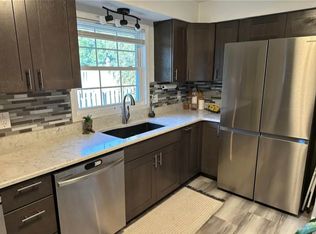 3219 Vilura Pkwy, Des Moines, IA 50310