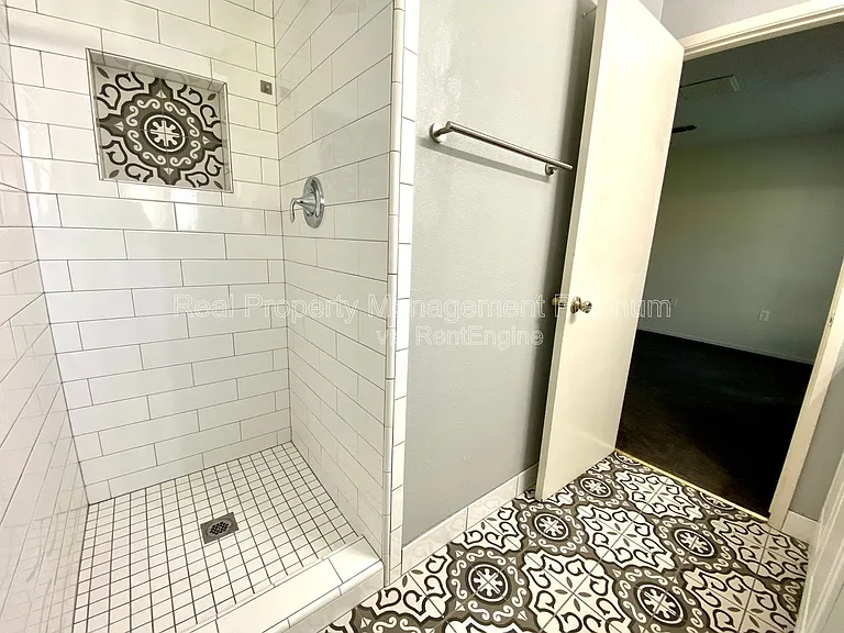 4619 E Indianapolis Ave — Photo 4