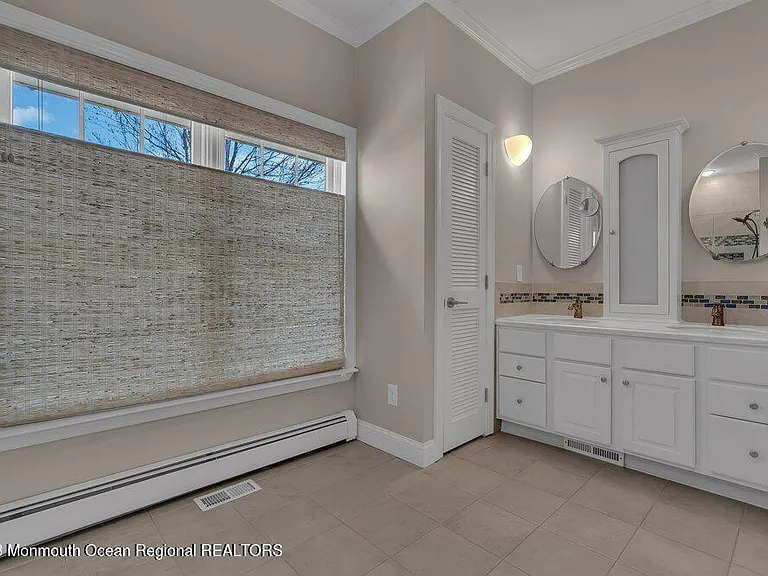323 E Main St — Photo 18