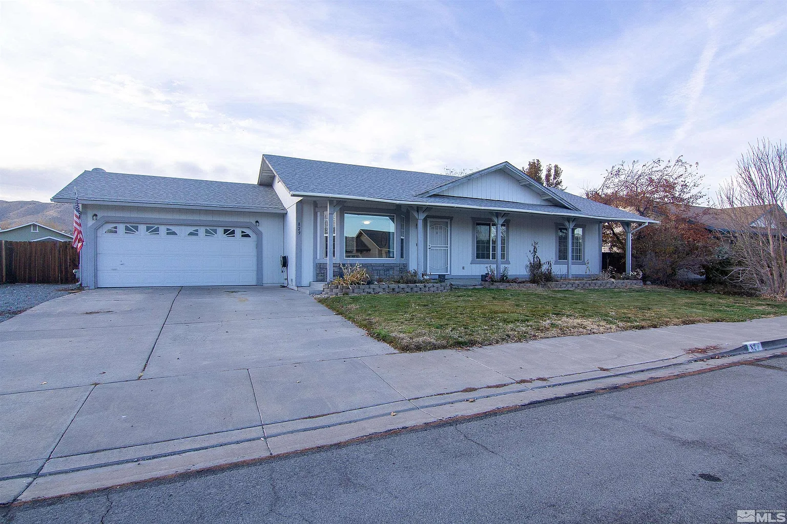 829 Alena Way photo 1