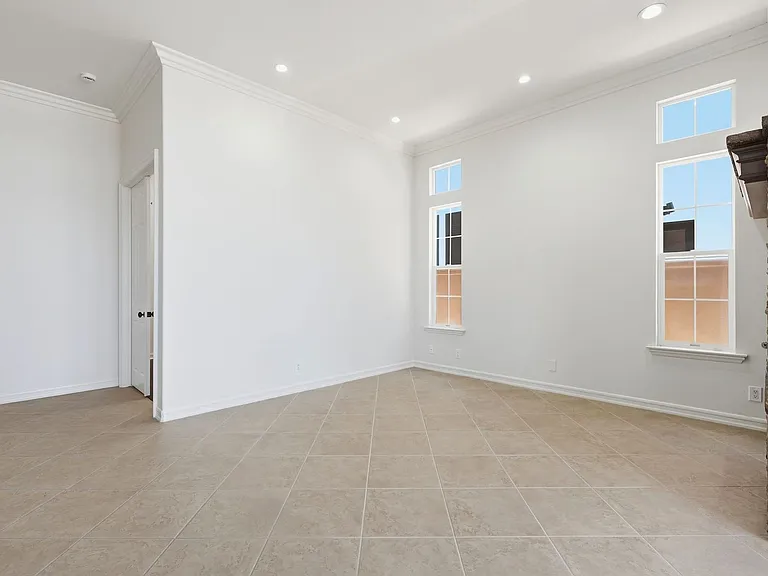 5571 Ocean Terrace Dr — Photo 9
