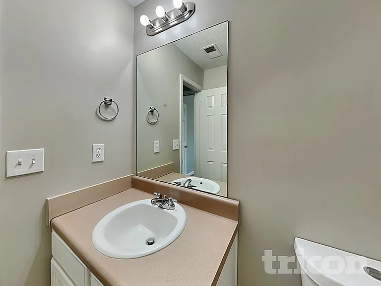 135 Belmont Ter — Photo 16