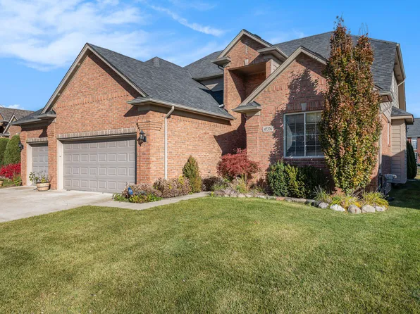 47376 Hidden Meadows Dr, Macomb, MI 48044