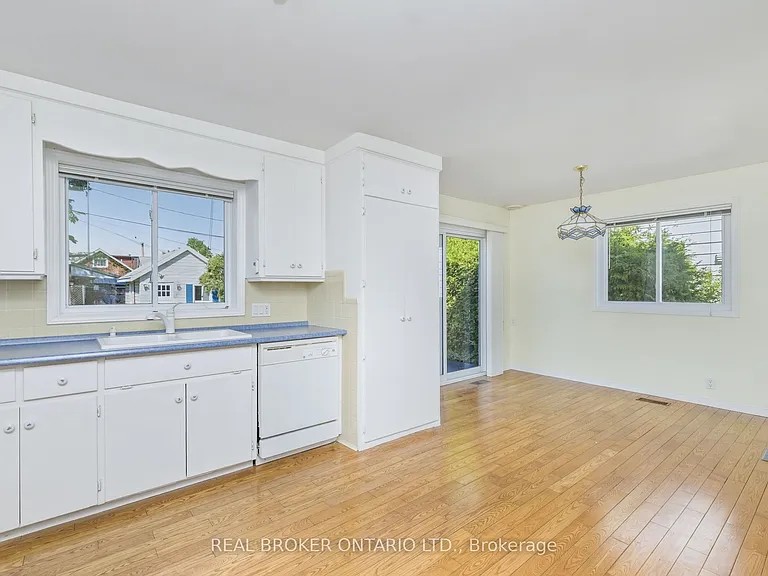 33 Victoria St — Photo 11