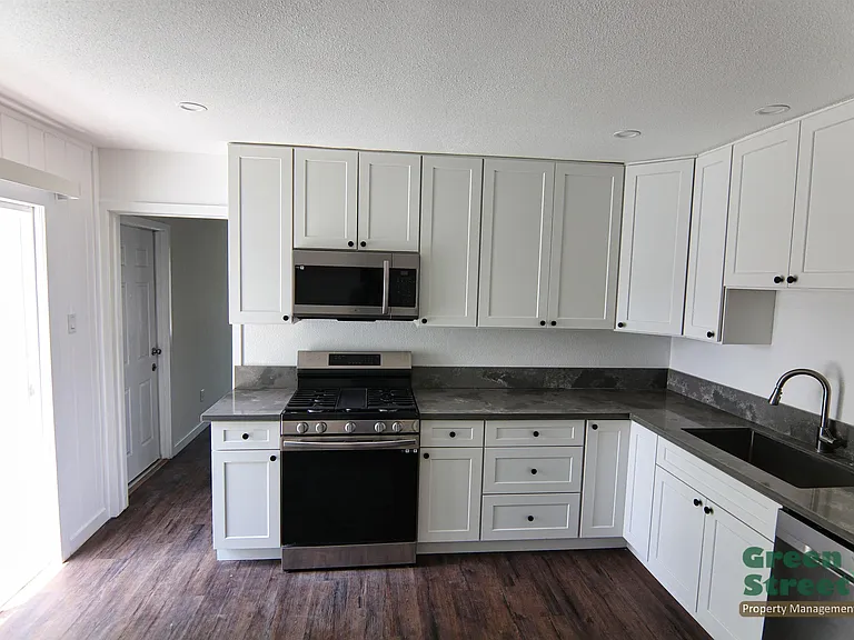 6831 Amherst St — Photo 46