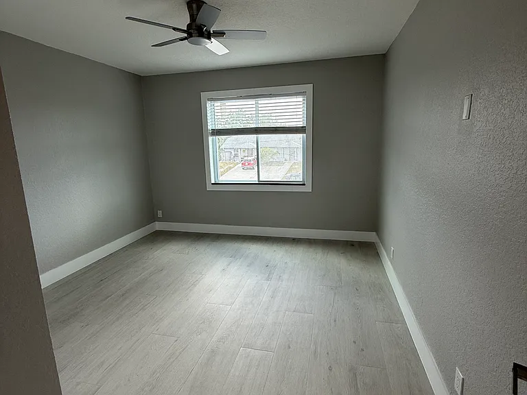 7035 Babcock Rd #B — Photo 8