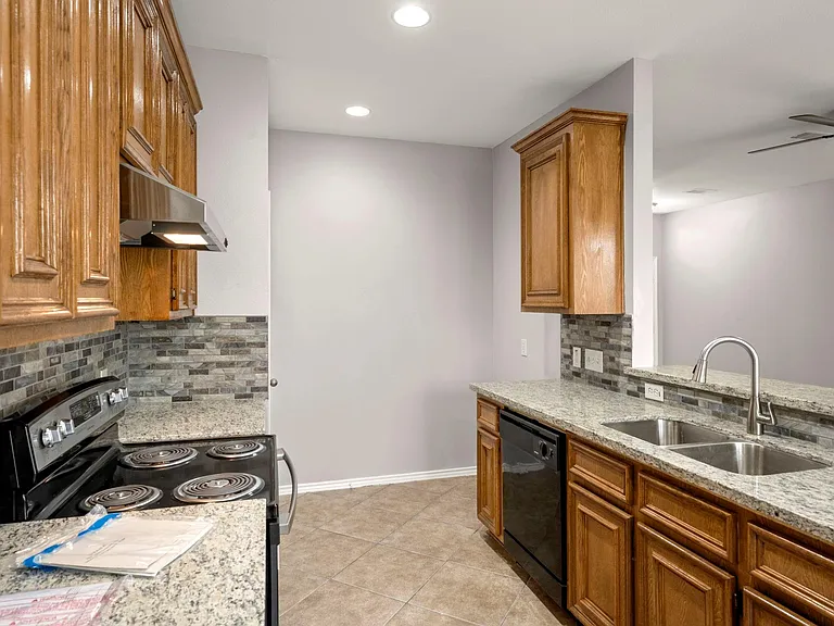 16546 Pentonshire Ln — Photo 11