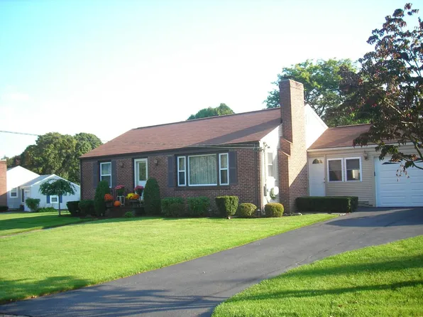 21 Redwood Dr, Cranston, RI 02920