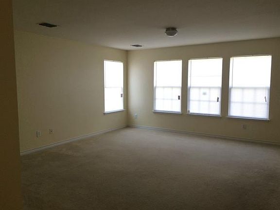 4th image of 3131 Dusty Oak Dr