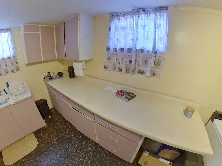 213 Summit Ave — Photo 2