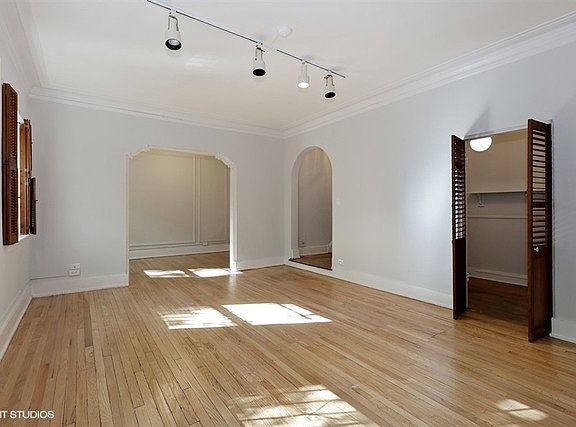 3rd image of 2722 N Pine Grove Ave #G