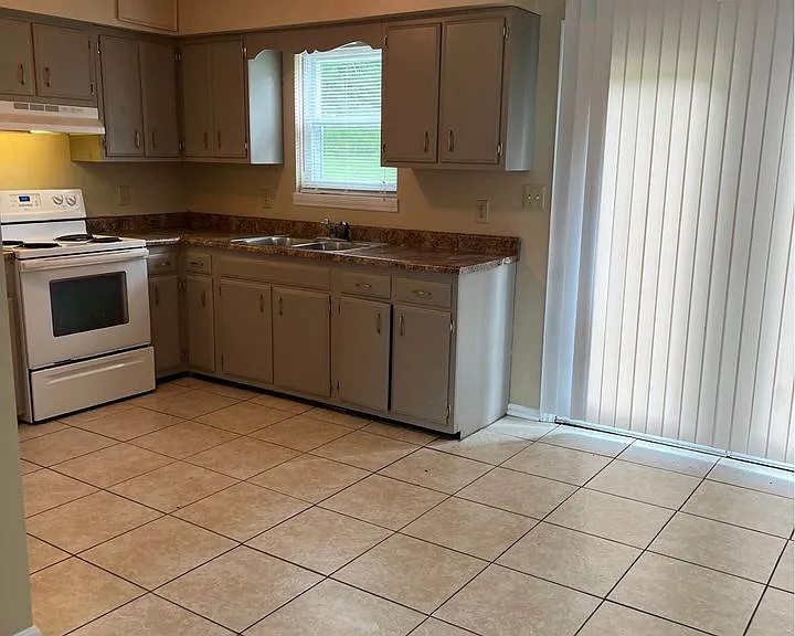 250 Wayne Dr #4D — Photo 5