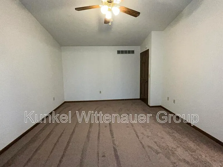 2020 Greenbrier Dr — Photo 17