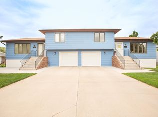 1618 Centennial Dr, McCook, NE 69001