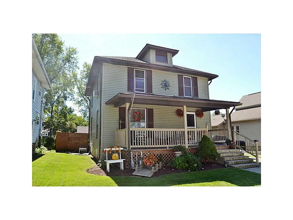 208 Spring Ave photo 1