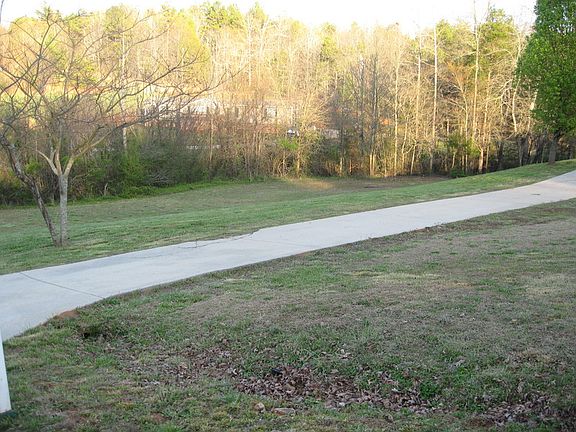 4th image of 118 Acorn Trl