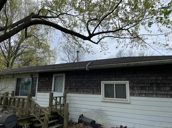 9550 Colgate Ave, Clarkston, MI 48348