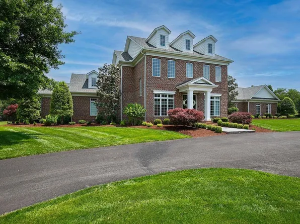 1188 Rivergreen Ln, Bowling Green, KY 42103