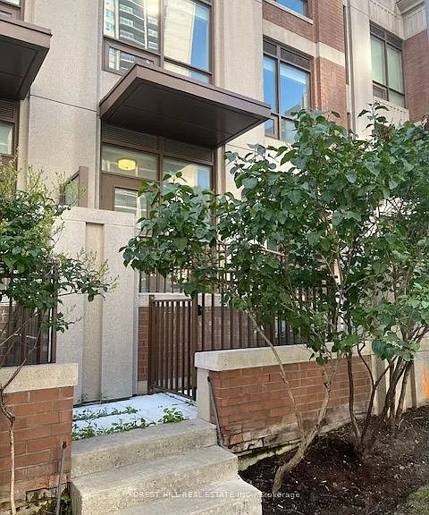 310 Tweedsmuir Ave #Townhouse 4 — Photo 5